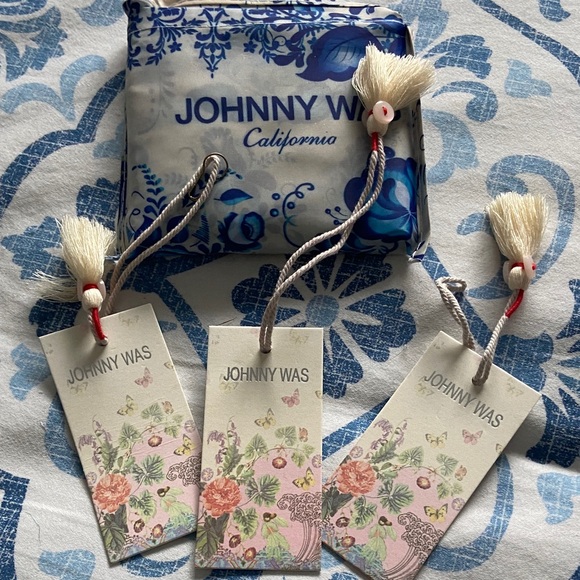 Johnny Was Handbags - Johnny Was Floral Blue and White tote
Brandnew